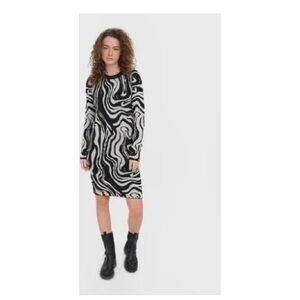 Derek Heart Monochrome Swirl Long Sleeve Dress